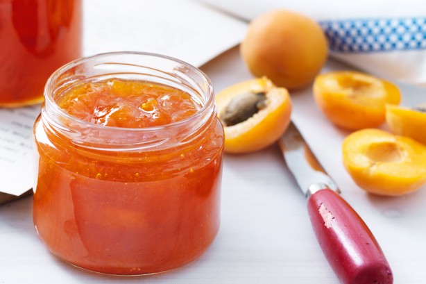 traditional-apricot-jam-21721_l
